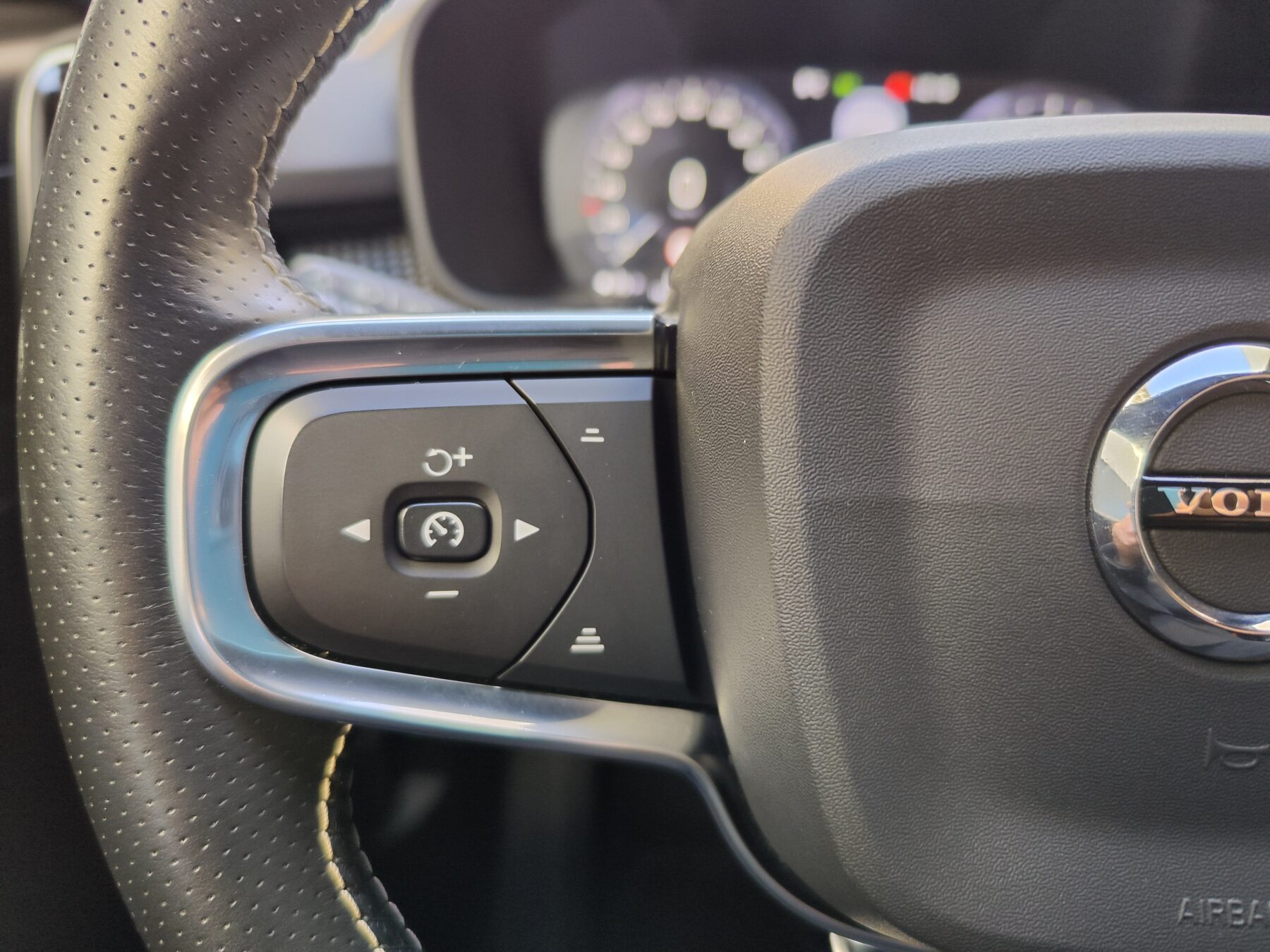 VOLVO XC40 RDESIGN AUTO T3 163 CV