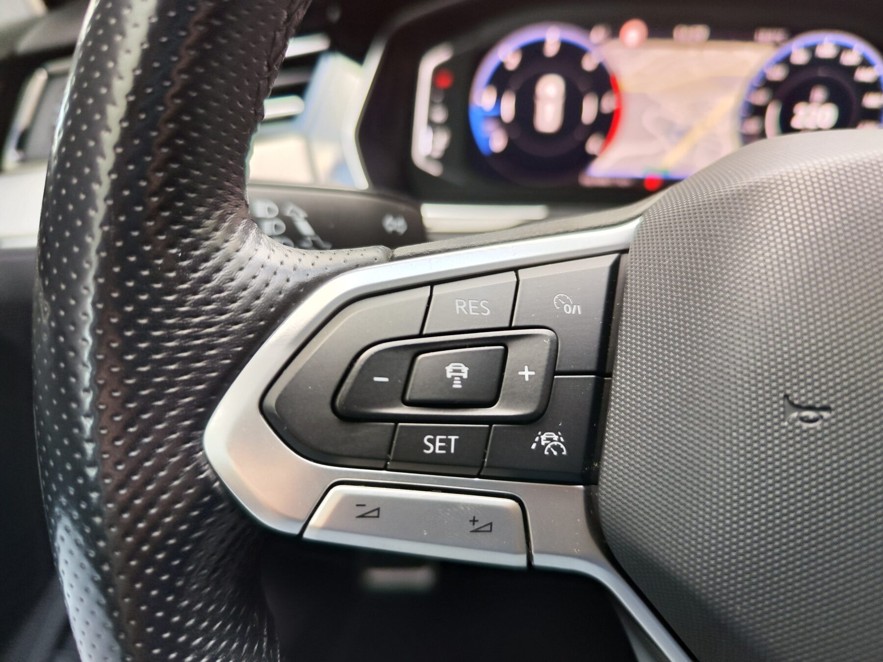 VOLKSWAGEN Passat Variant R-Line 2.0 TDI 150 CV