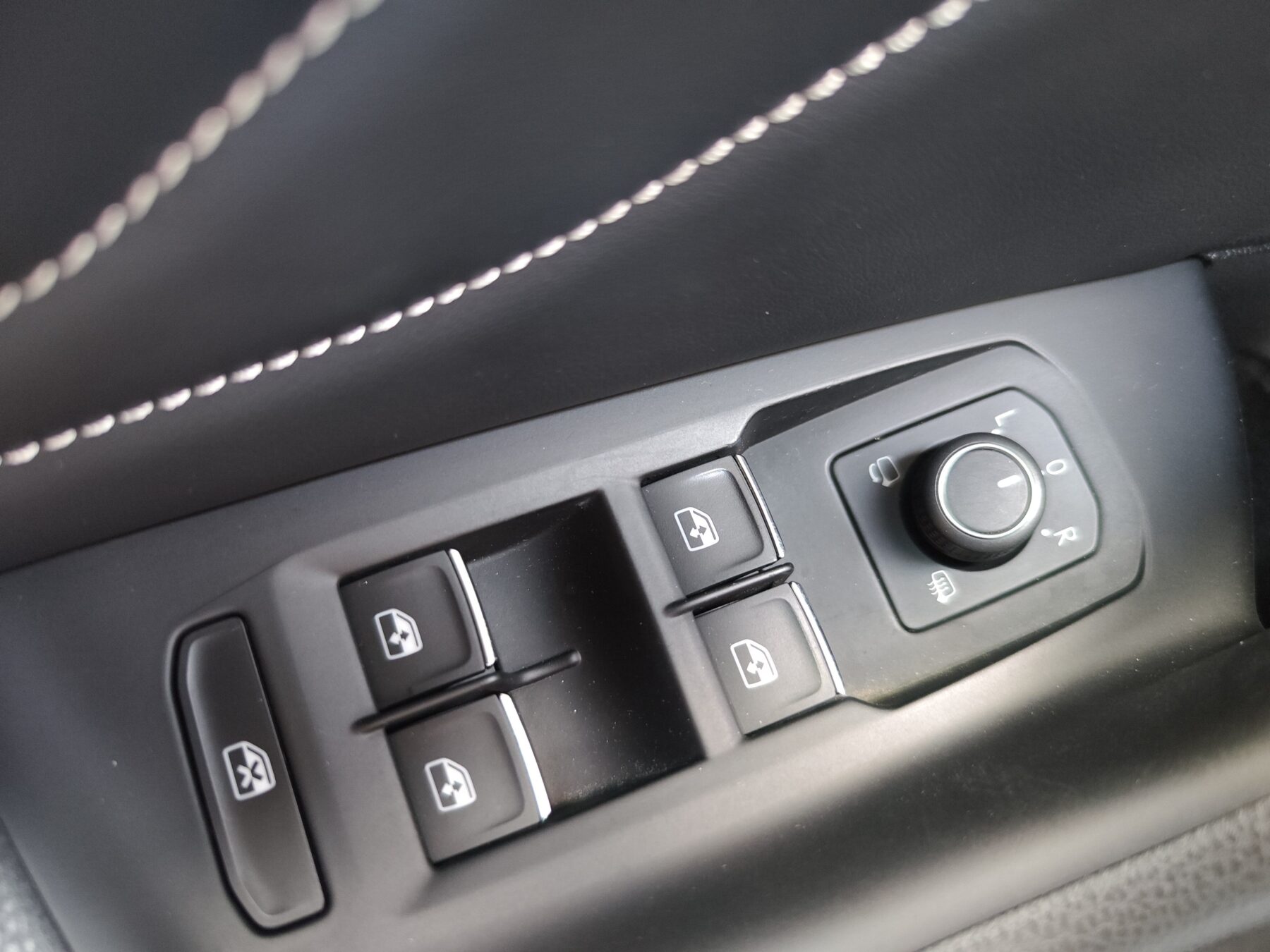 VOLKSWAGEN Passat Variant R-Line 2.0 TDI 150 CV