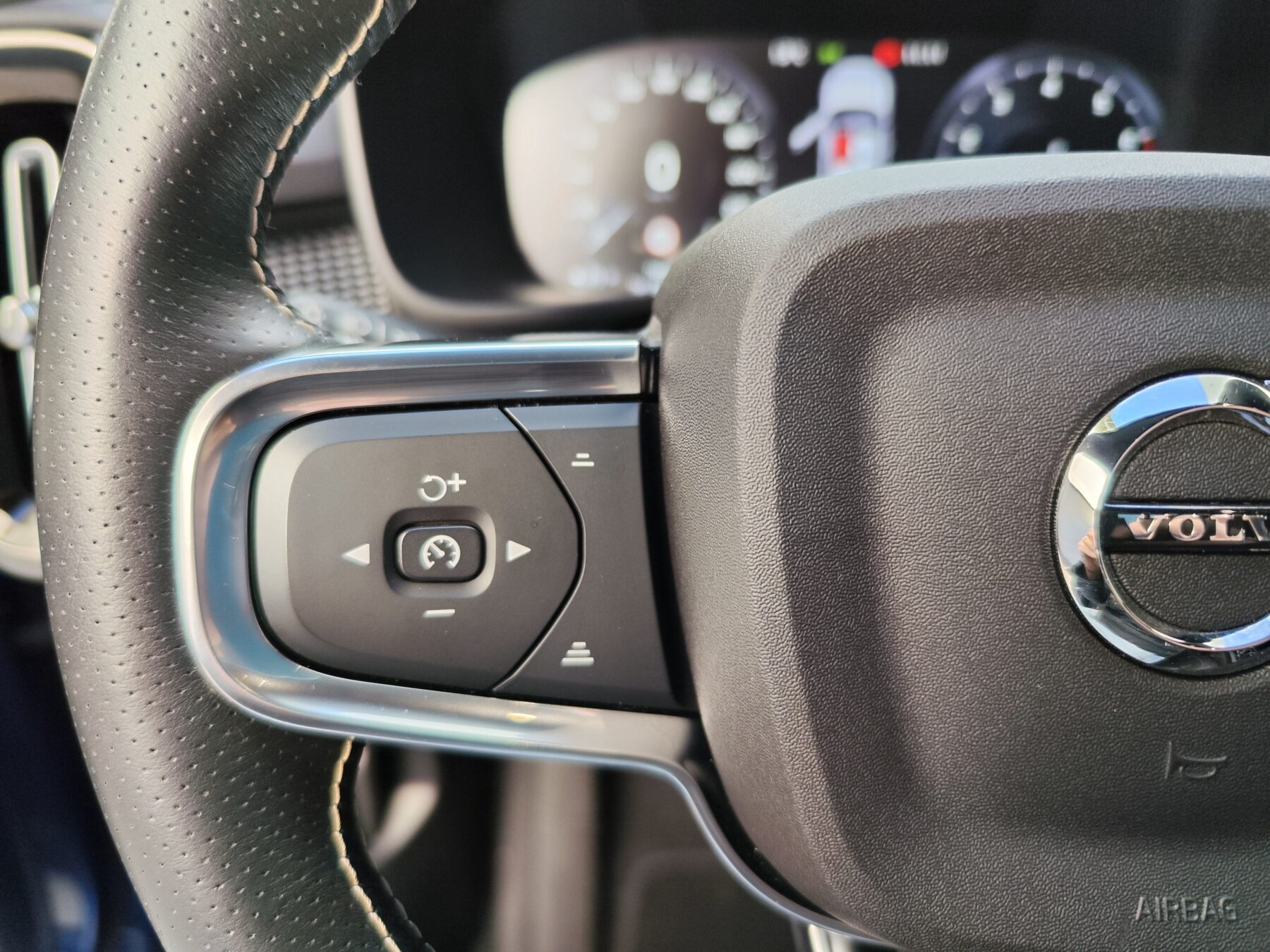 VOLVO XC40 RDESIGN AUTO T3 163 CV