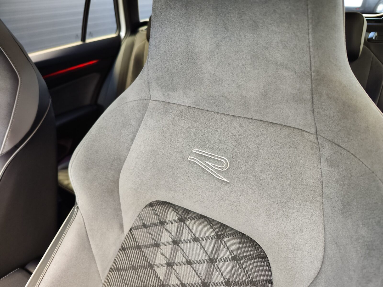 VOLKSWAGEN Golf Variant R-Line 2.0 TDI DSG 150 CV