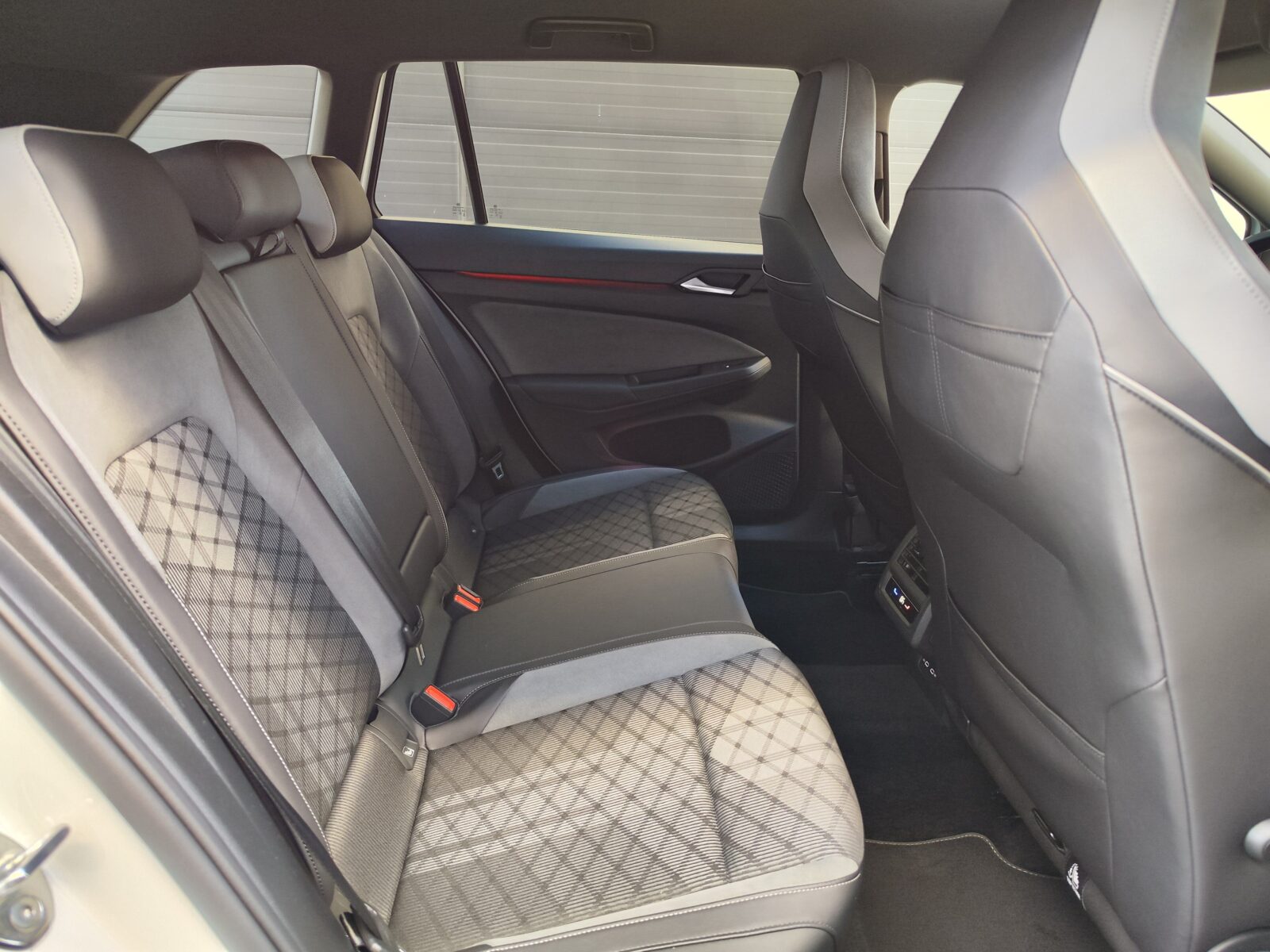 VOLKSWAGEN Golf Variant R-Line 2.0 TDI DSG 150 CV