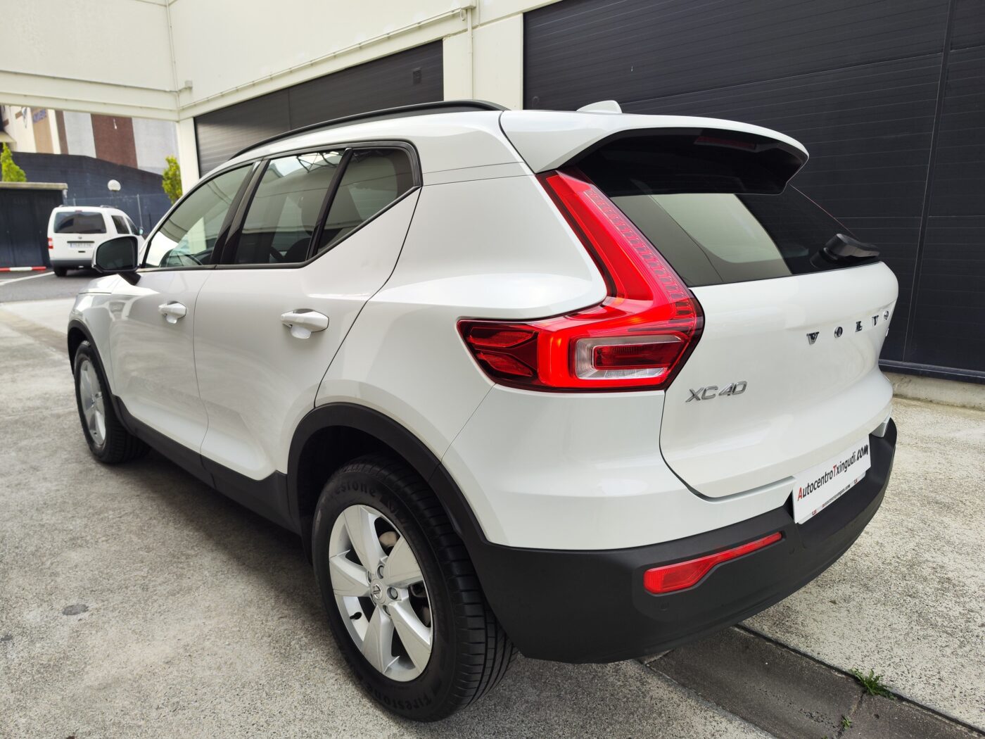 VOLVO XC40 Momentum Core T2 129 CV