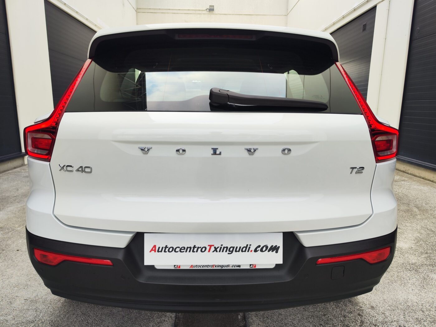 VOLVO XC40 Momentum Core T2 129 CV