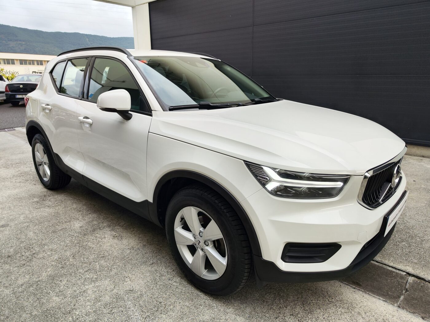 VOLVO XC40 Momentum Core T2 129 CV