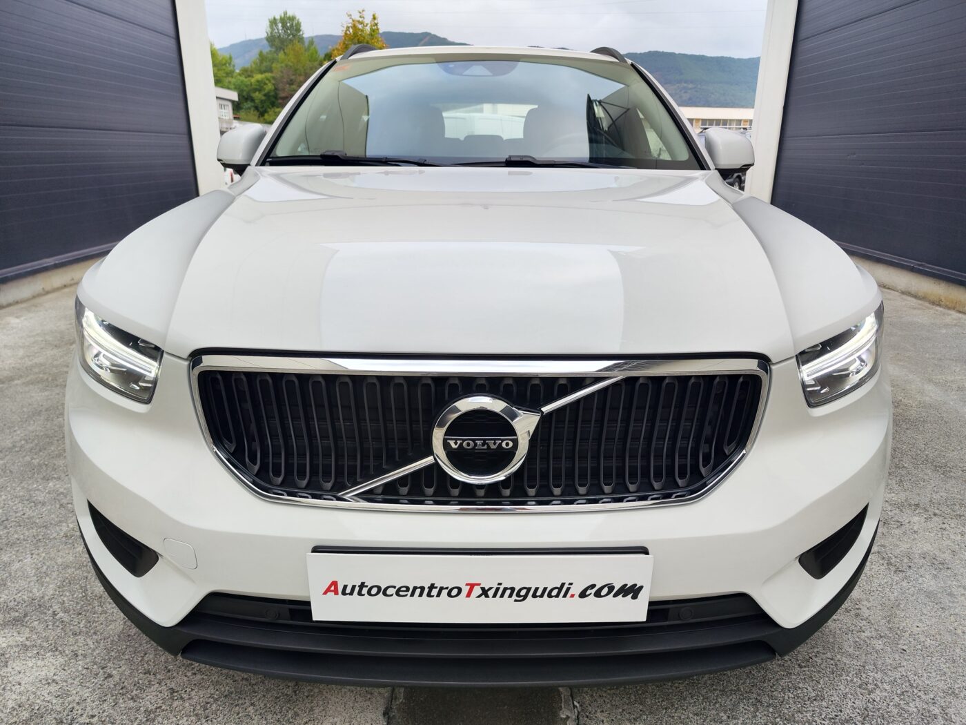 VOLVO XC40 Momentum Core T2 129 CV