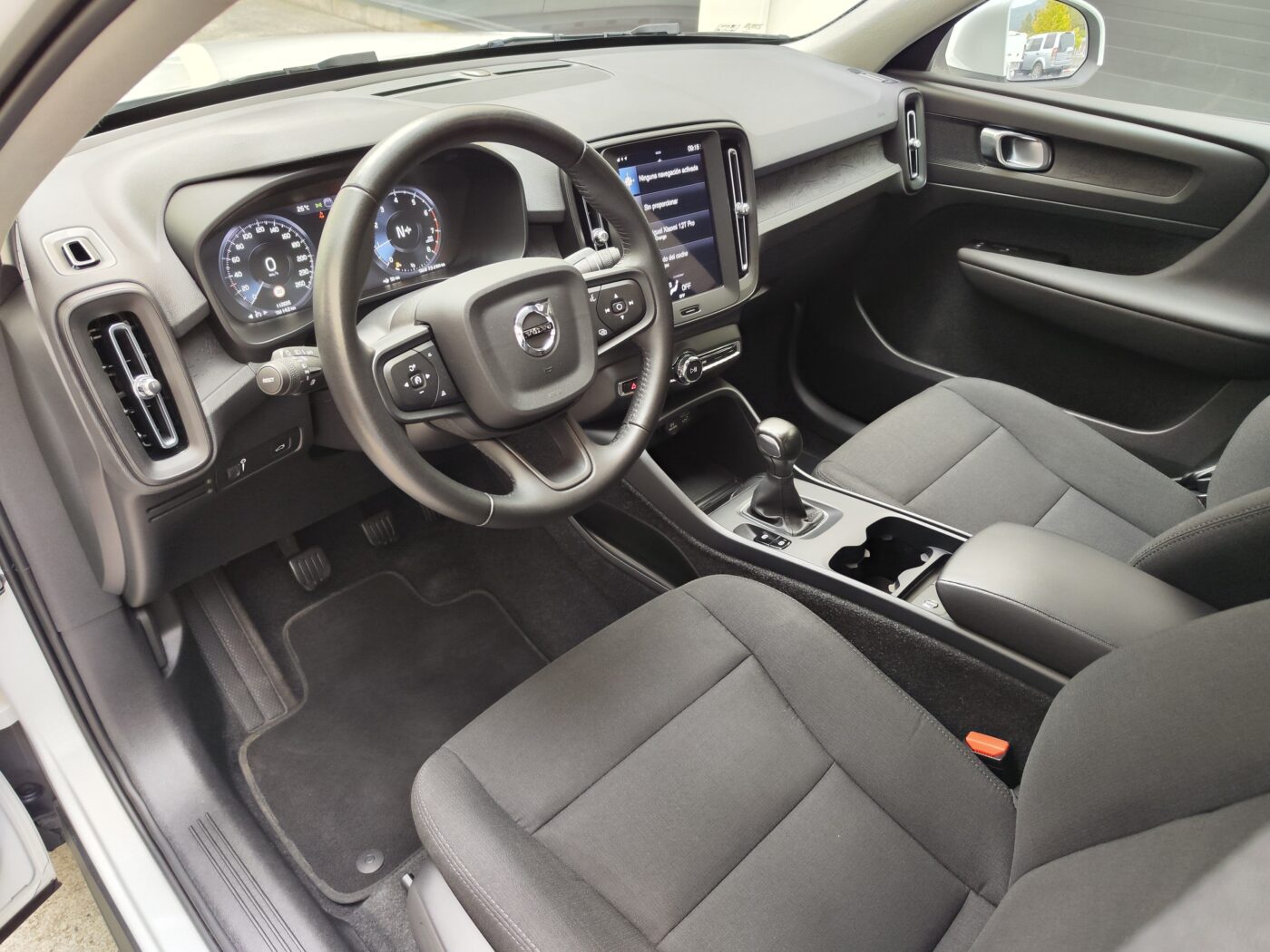 VOLVO XC40 Momentum Core T2 129 CV