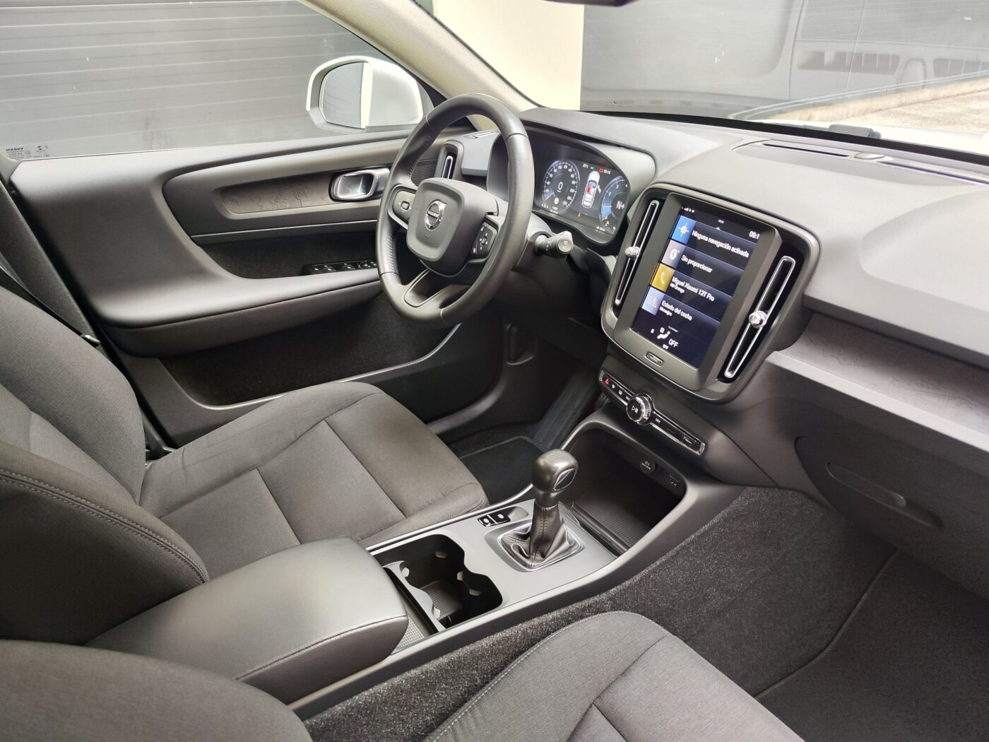 VOLVO XC40 Momentum Core T2 129 CV