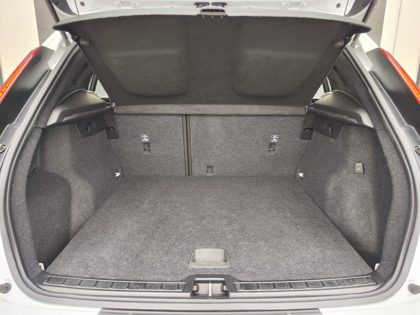 VOLVO XC40 Momentum Core T2 129 CV