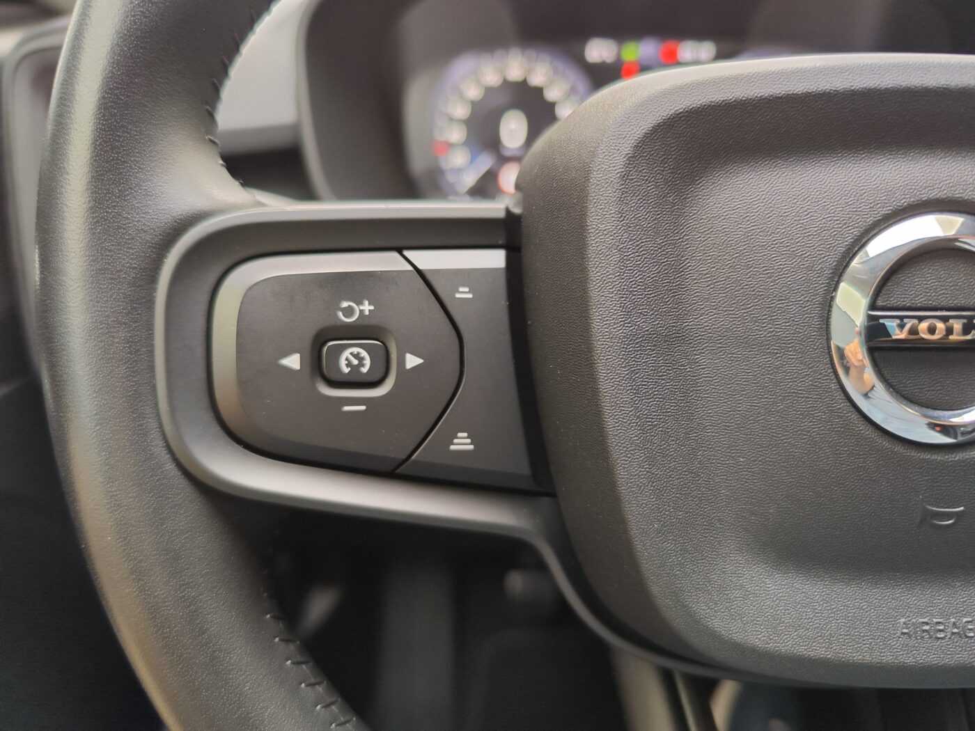 VOLVO XC40 Momentum Core T2 129 CV