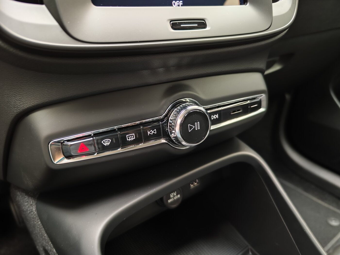 VOLVO XC40 Momentum Core T2 129 CV
