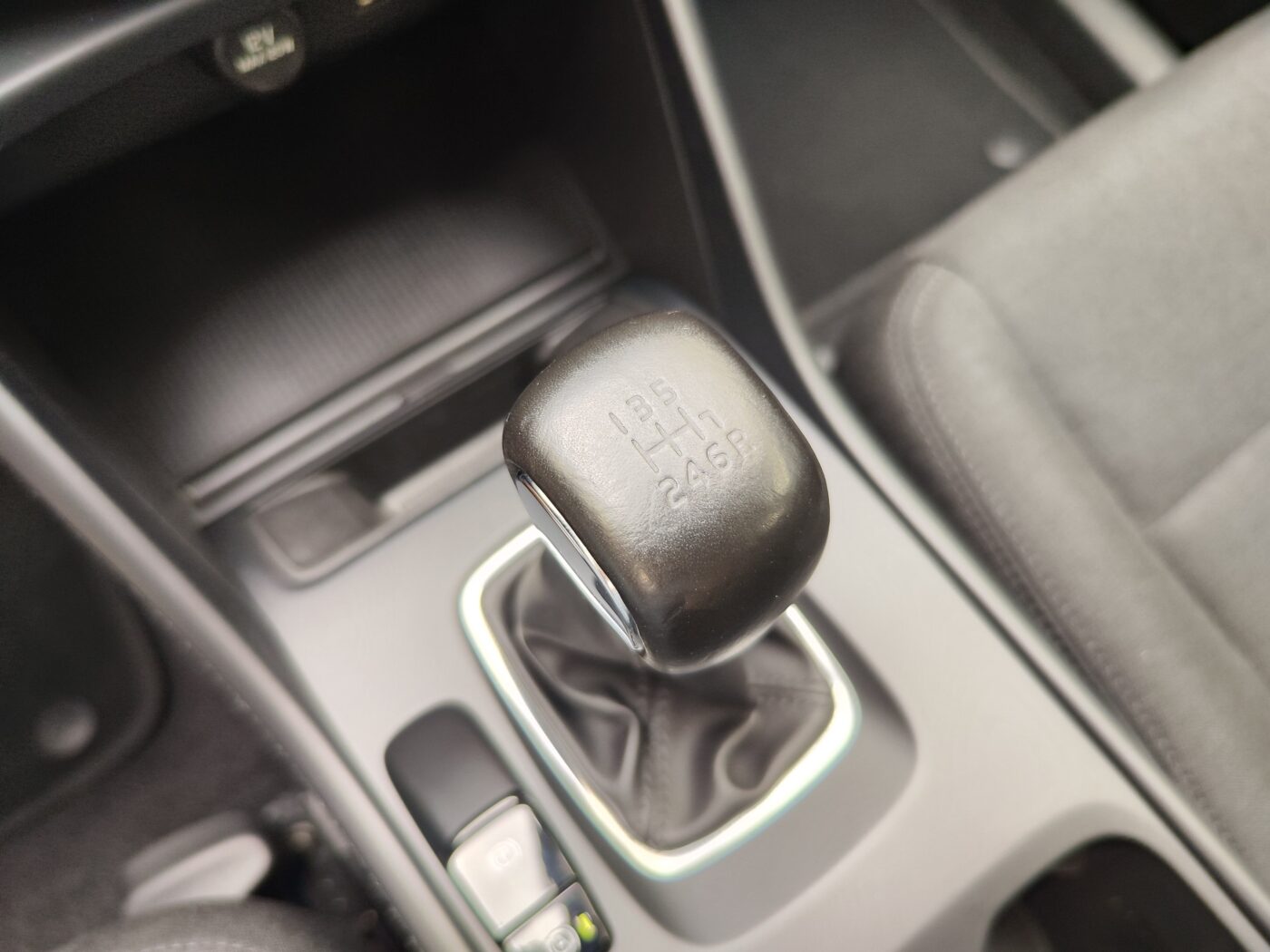 VOLVO XC40 Momentum Core T2 129 CV