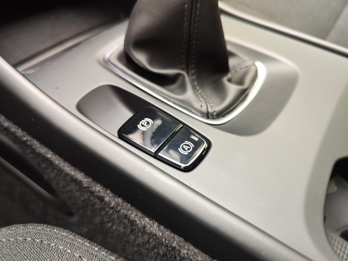 VOLVO XC40 Momentum Core T2 129 CV