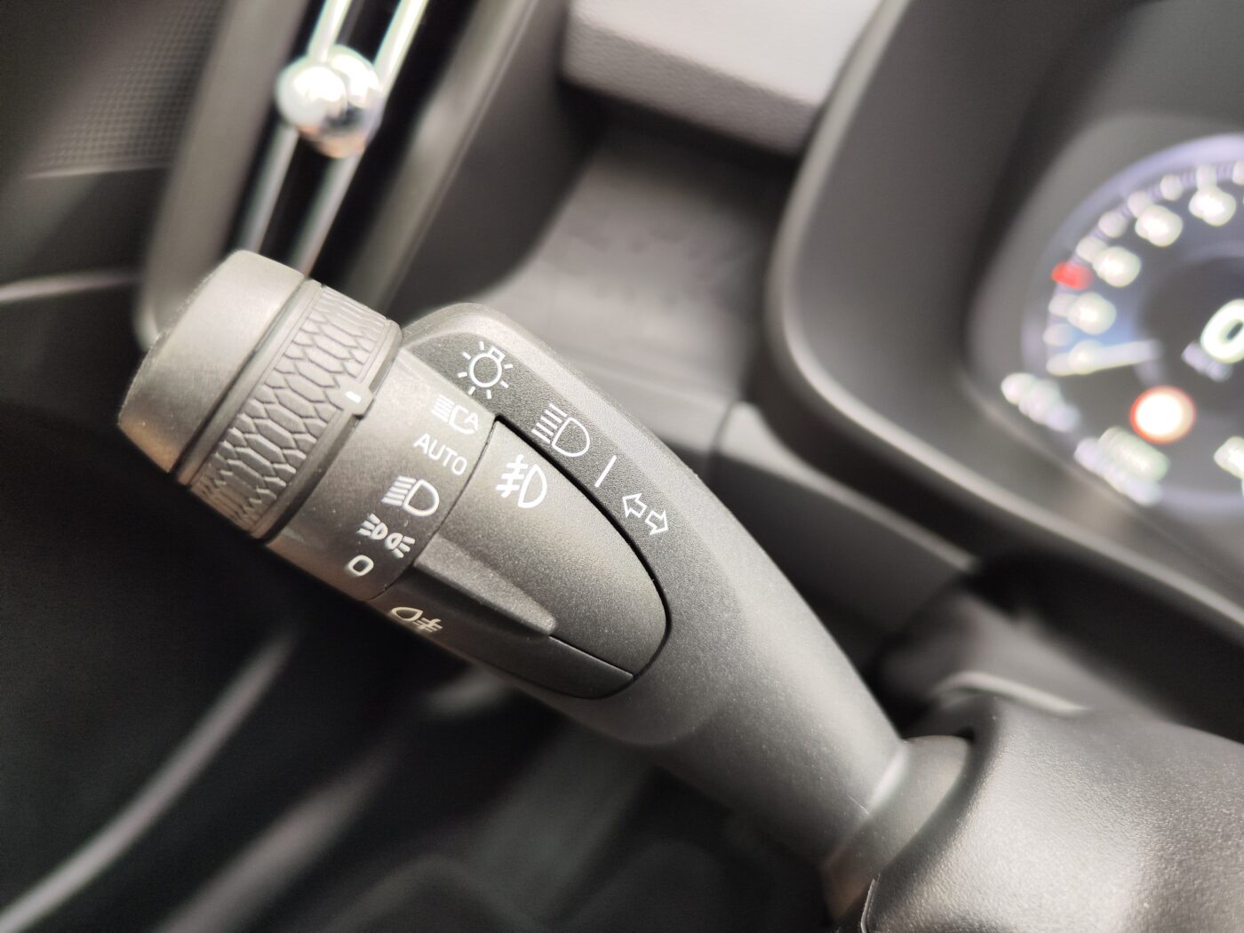 VOLVO XC40 Momentum Core T2 129 CV